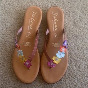 Italiana sandals with small heel and flowers